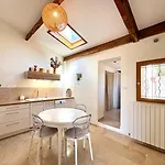 Mazet Suzie, 2 Chambres, Piscine & Parking 3* Nîmes