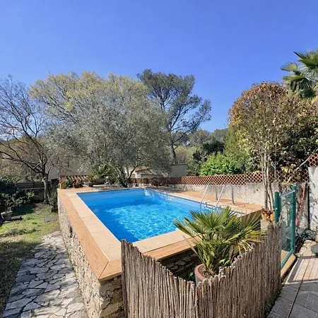 Mazet Suzie, 2 Chambres, Piscine & Parking Guest house 3*