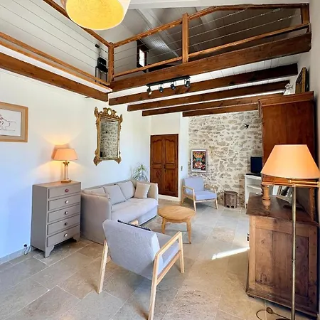 Mazet Suzie, 2 Chambres, Piscine & Parking 3* Nimes