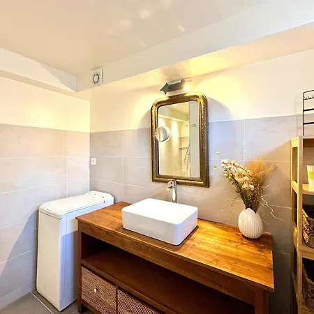 Mazet Suzie, 2 Chambres, Piscine & Parking Guest house