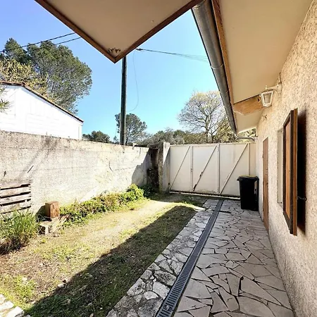 Maison d'hôtes Mazet Suzie, 2 Chambres, Piscine & Parking Nîmes