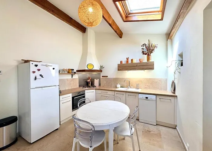 Mazet Suzie, 2 Chambres, Piscine & Parking 3*