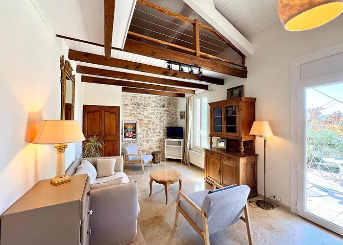 Mazet Suzie, 2 Chambres, Piscine & Parking