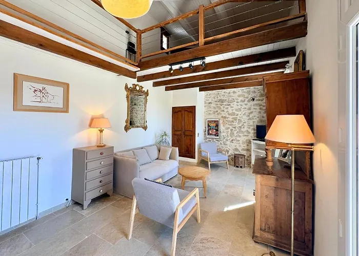 Mazet Suzie, 2 Chambres, Piscine & Parking 3* Nimes