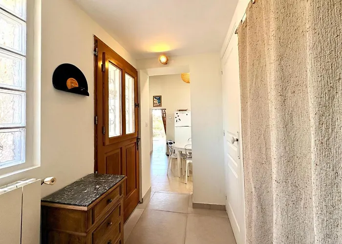 Mazet Suzie, 2 Chambres, Piscine & Parking 3* Nimes